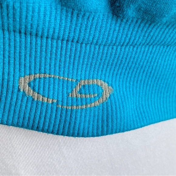 6 for$20♥️Active Top Aqua/teal color. Looks like a size medium - Picture 3 of 4